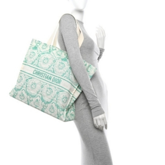 100%  N/W CHRISTIAN DIOR Straw Dioriviera Tote in Green - Picture 1 of 9
